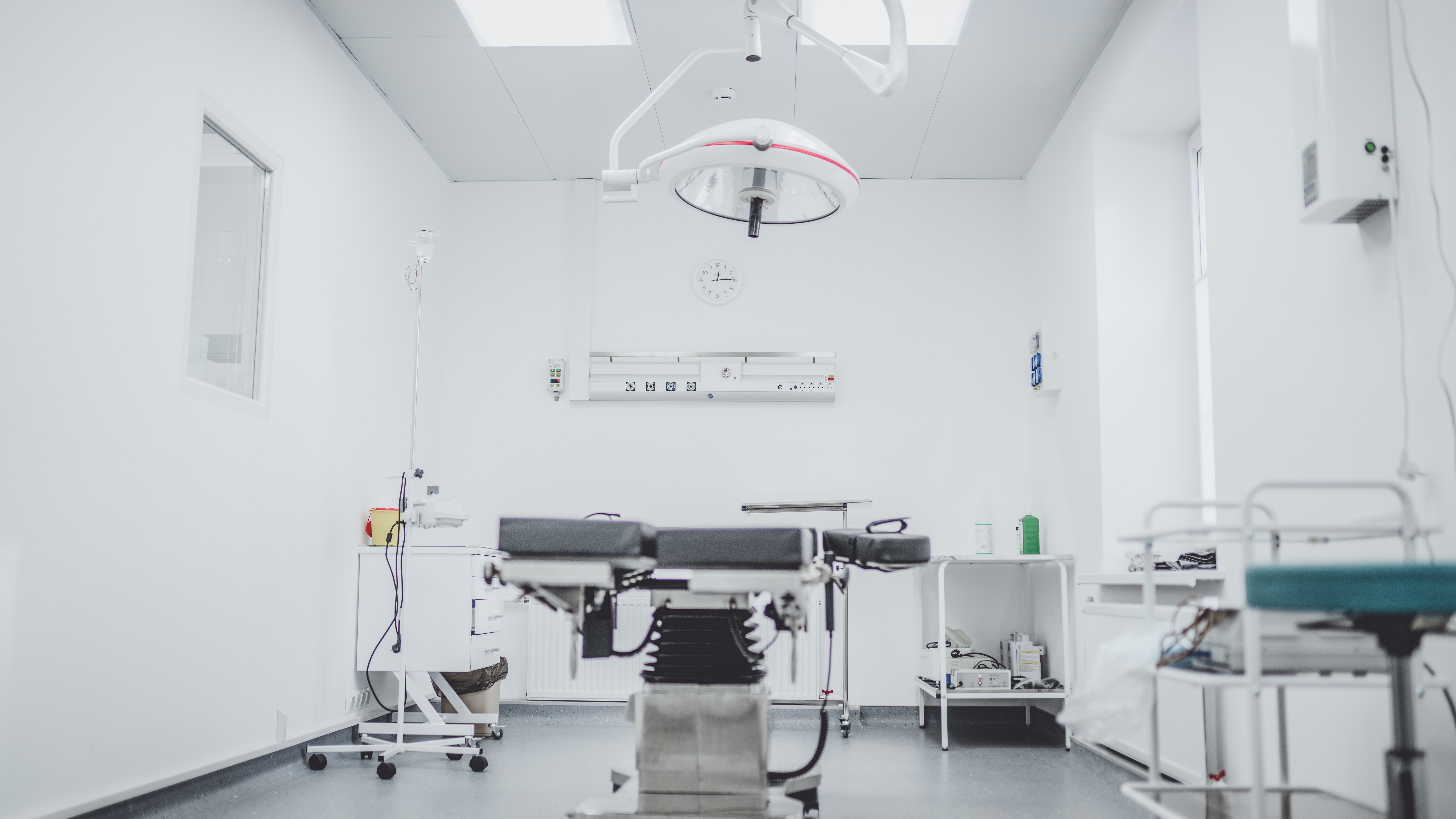 picture of a surgery room